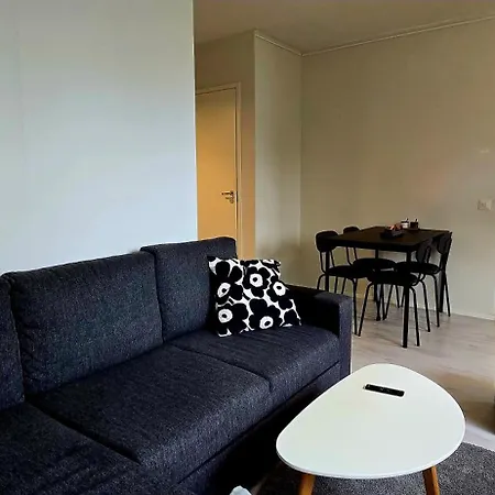 The Loft - Balcony - Free Parking Apartment *